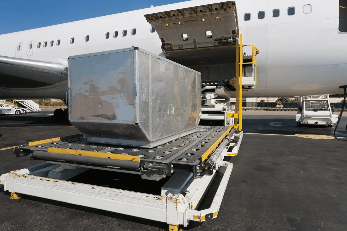 Air cargo loading — international freight and export logistics